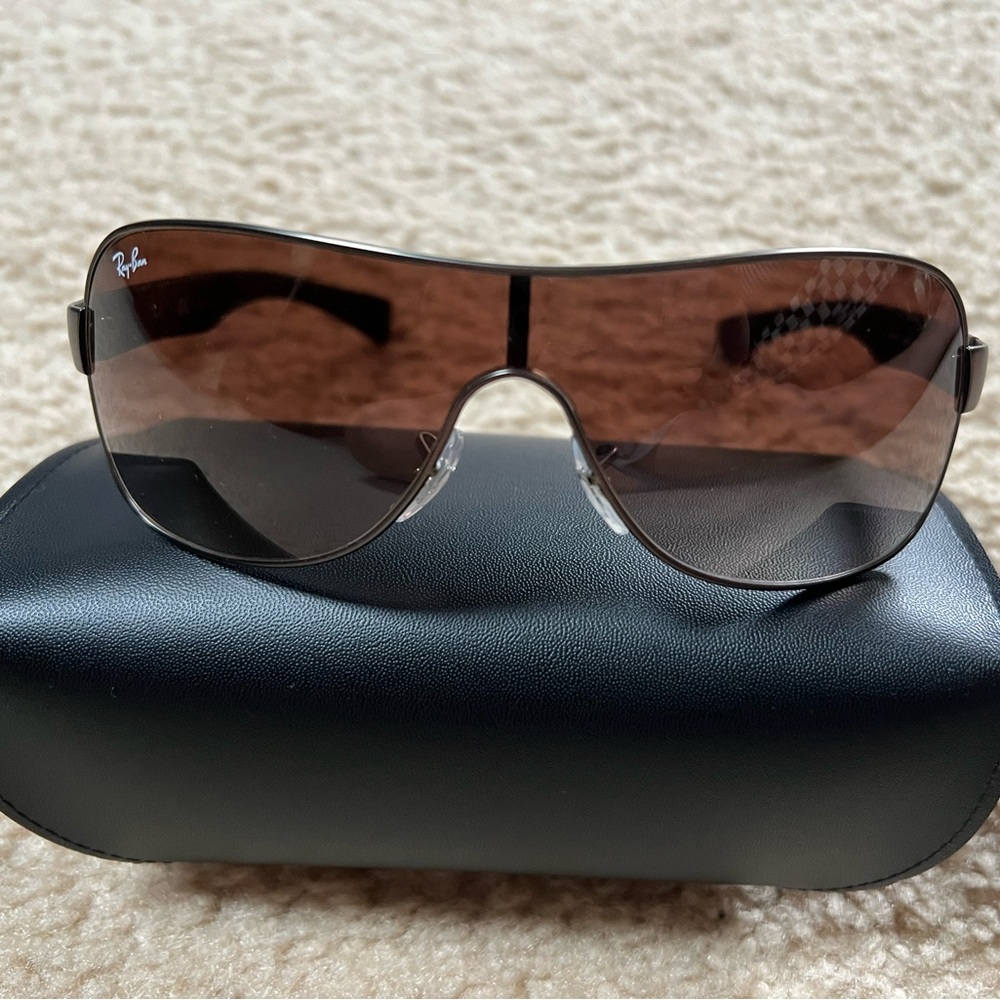 Ray ban sunglasses brand new with case no tags